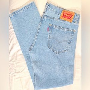 W31 x 32L 505 light blue Levi’s jeans.